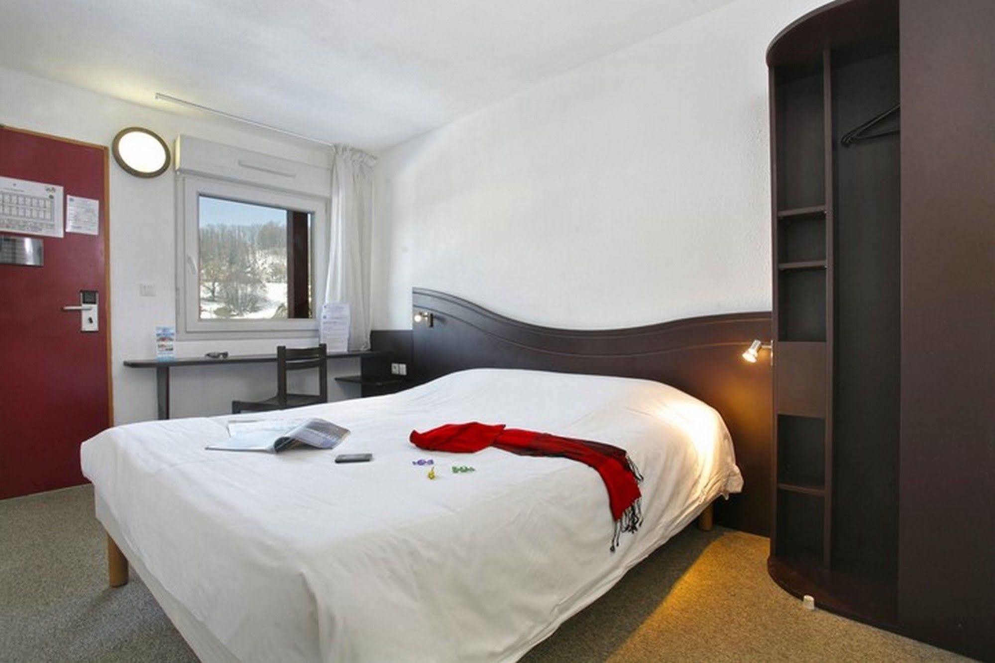 Couett' Hotel Rumilly Румийи Экстерьер фото